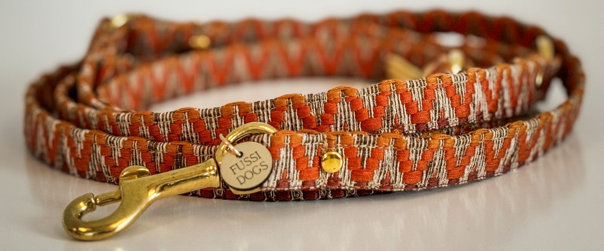 Boho Orange Hundeleine aus der Klassiker-Kollektion – edles Design mit VOSTEX-Gewebe.